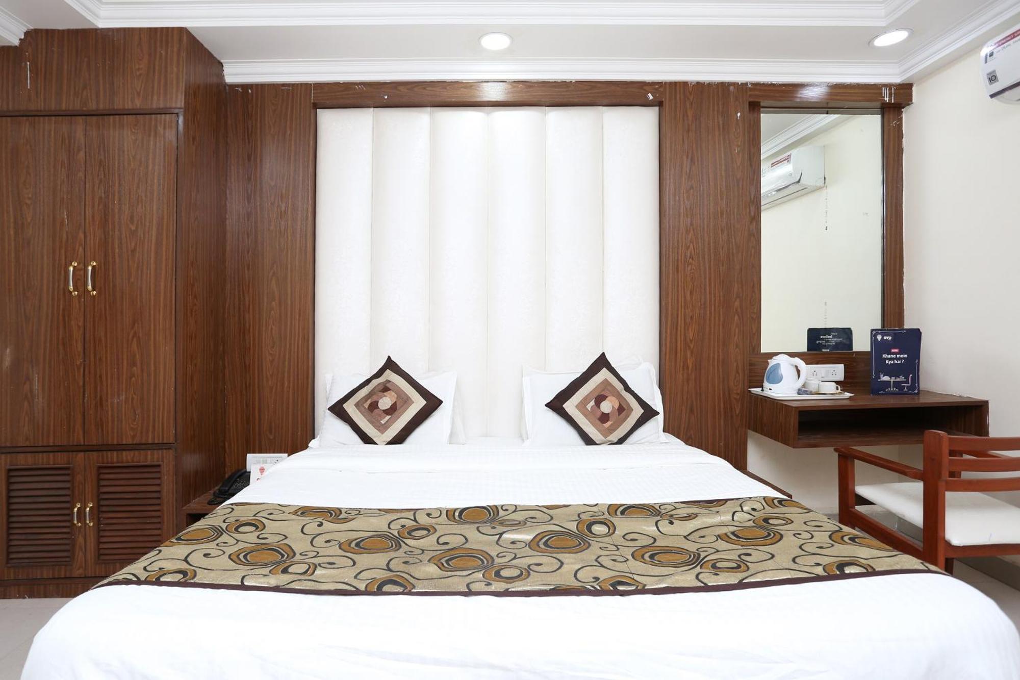 Oyo Flagship Hotel F Five New Delhi Bagian luar foto