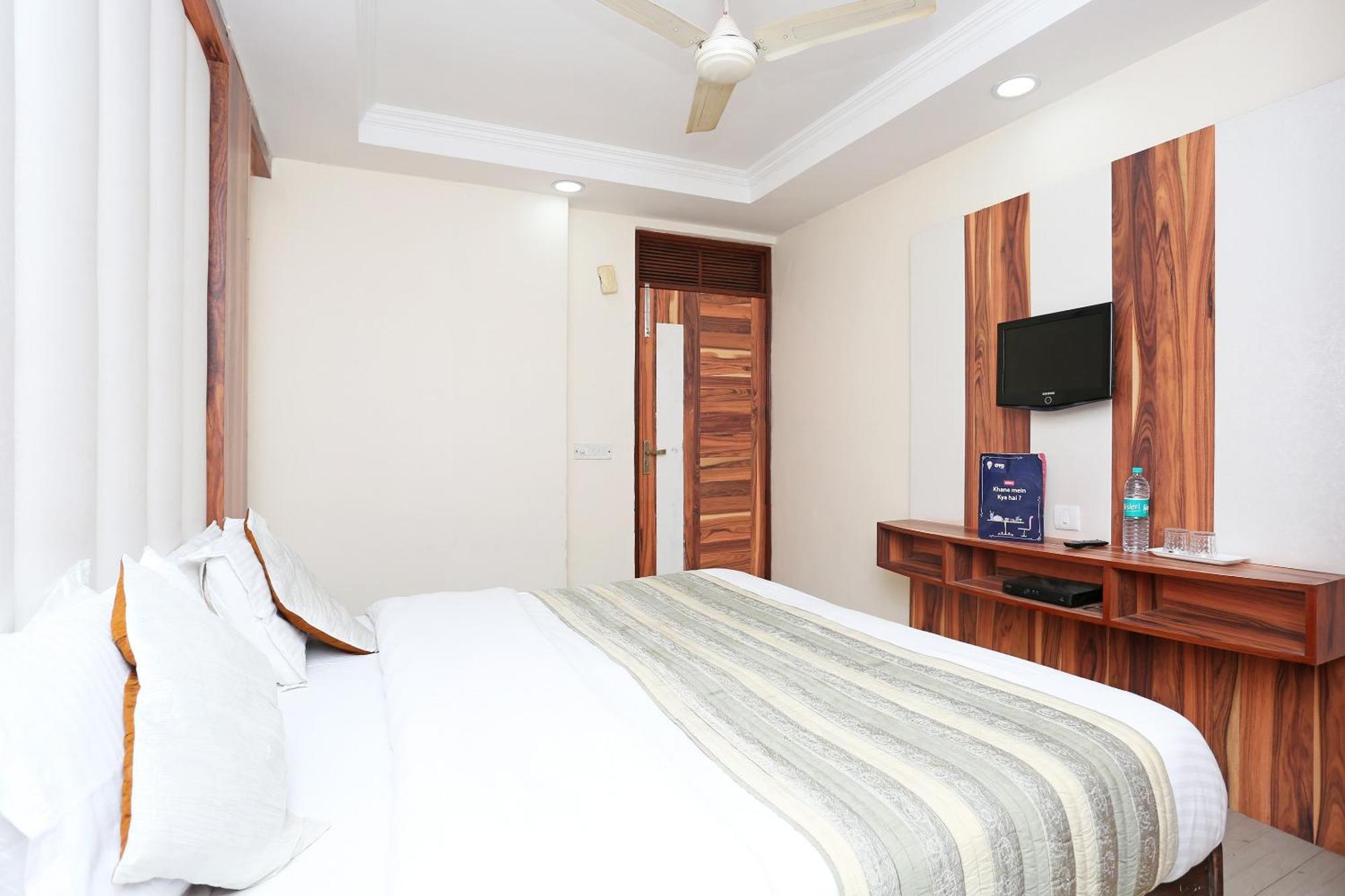 Oyo Flagship Hotel F Five New Delhi Bagian luar foto