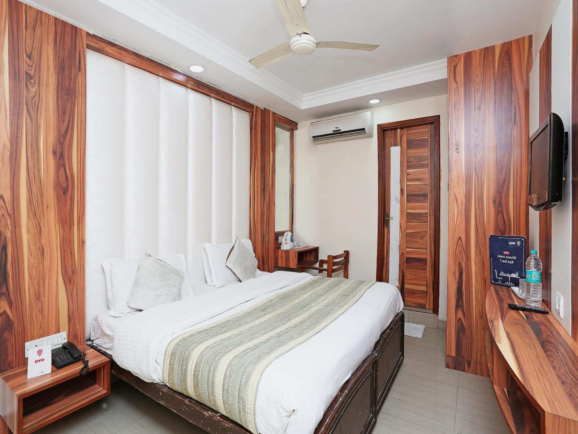Oyo Flagship Hotel F Five New Delhi Bagian luar foto