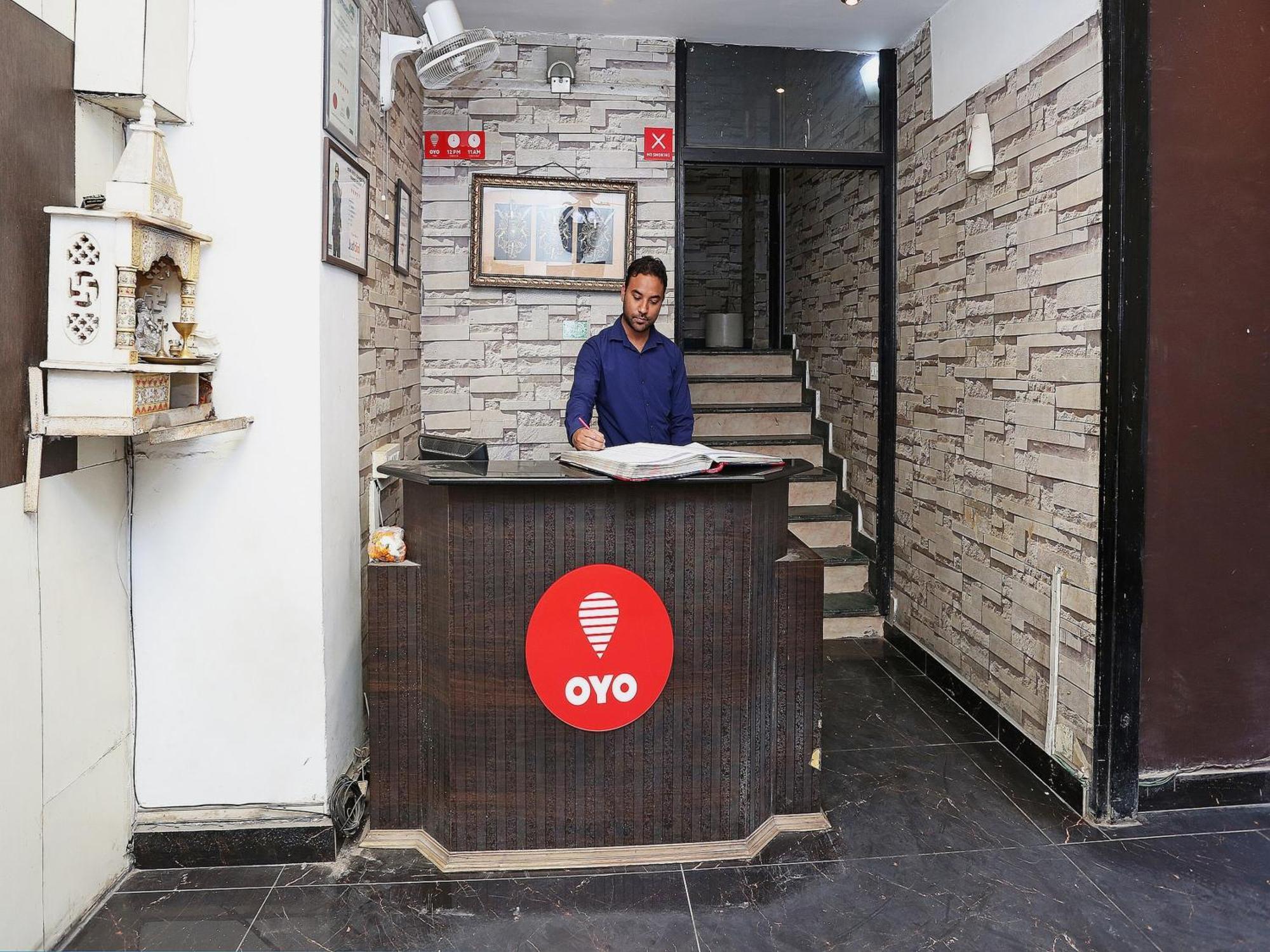 Oyo Flagship Hotel F Five New Delhi Bagian luar foto