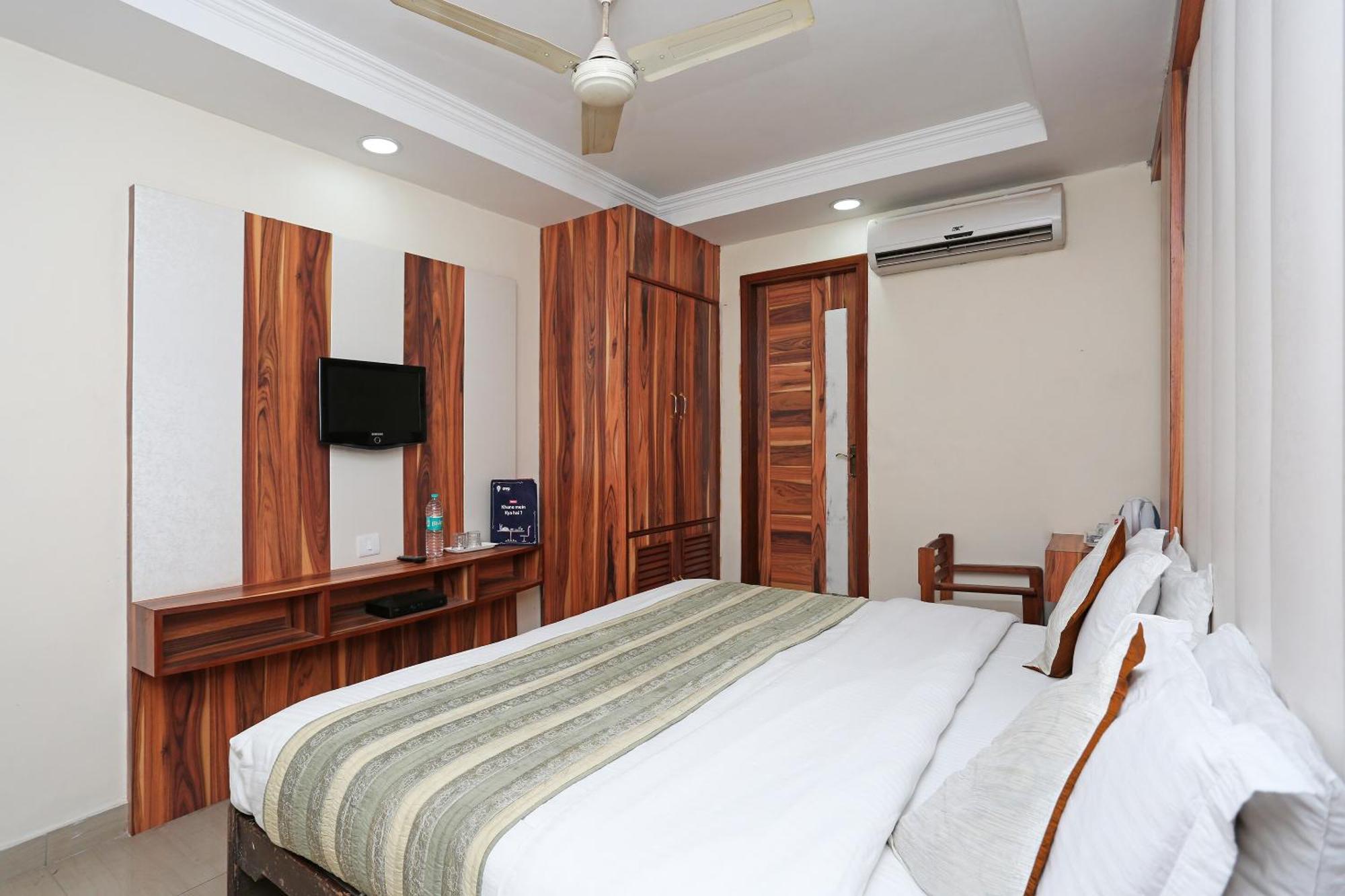 Oyo Flagship Hotel F Five New Delhi Bagian luar foto