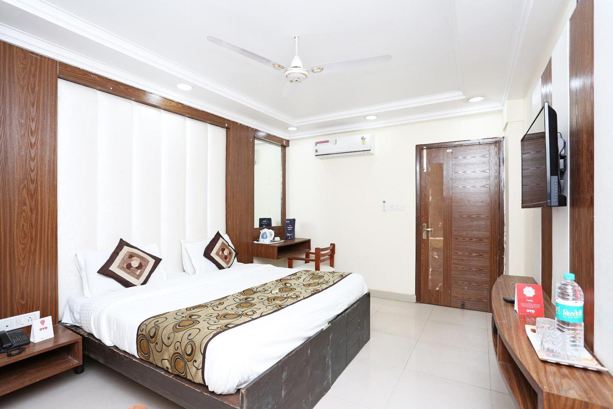 Oyo Flagship Hotel F Five New Delhi Bagian luar foto