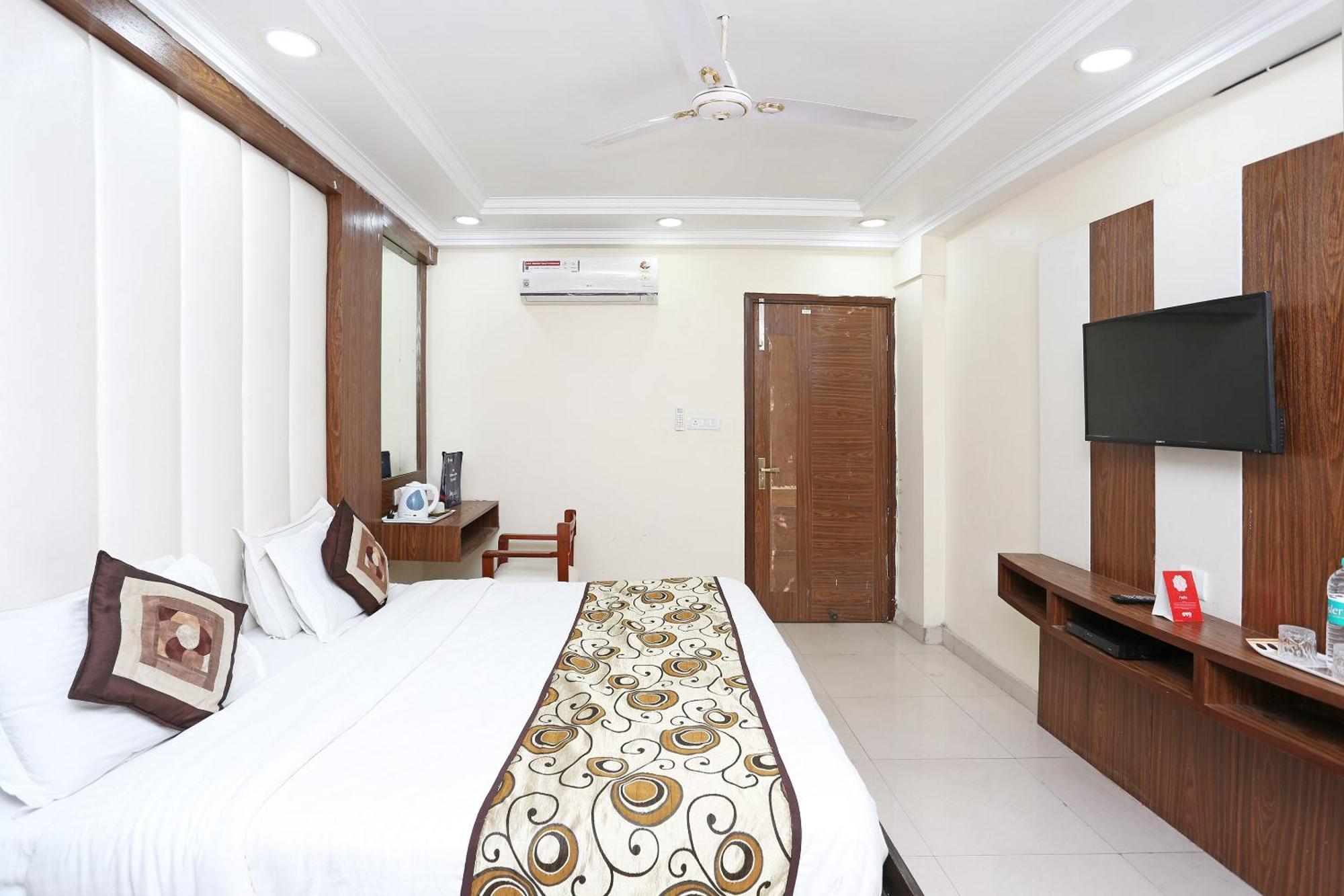 Oyo Flagship Hotel F Five New Delhi Bagian luar foto