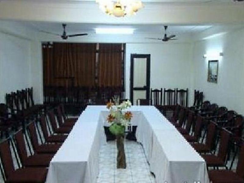 Oyo Flagship Hotel F Five New Delhi Bagian luar foto