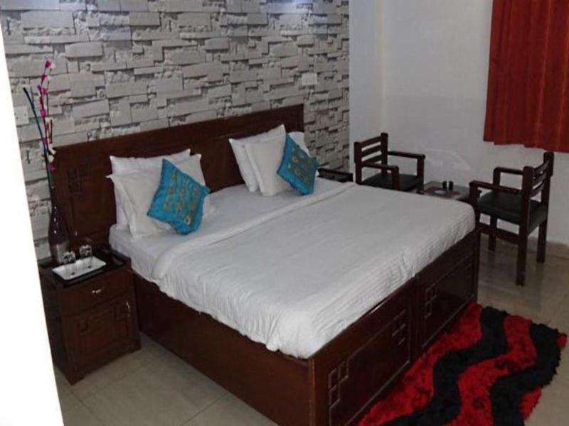 Oyo Flagship Hotel F Five New Delhi Bagian luar foto